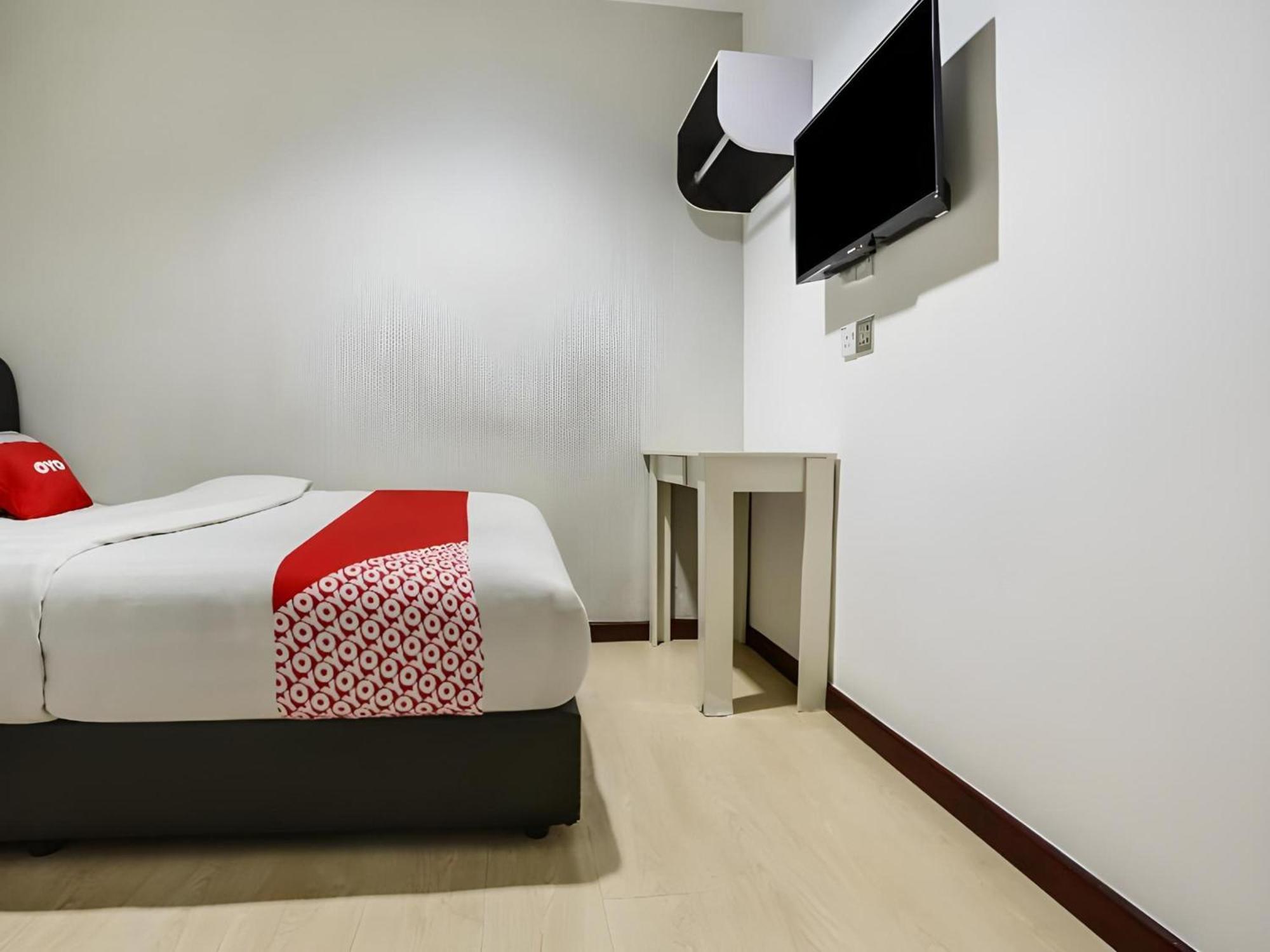 Oyo 89583 Grove Hotel 2*