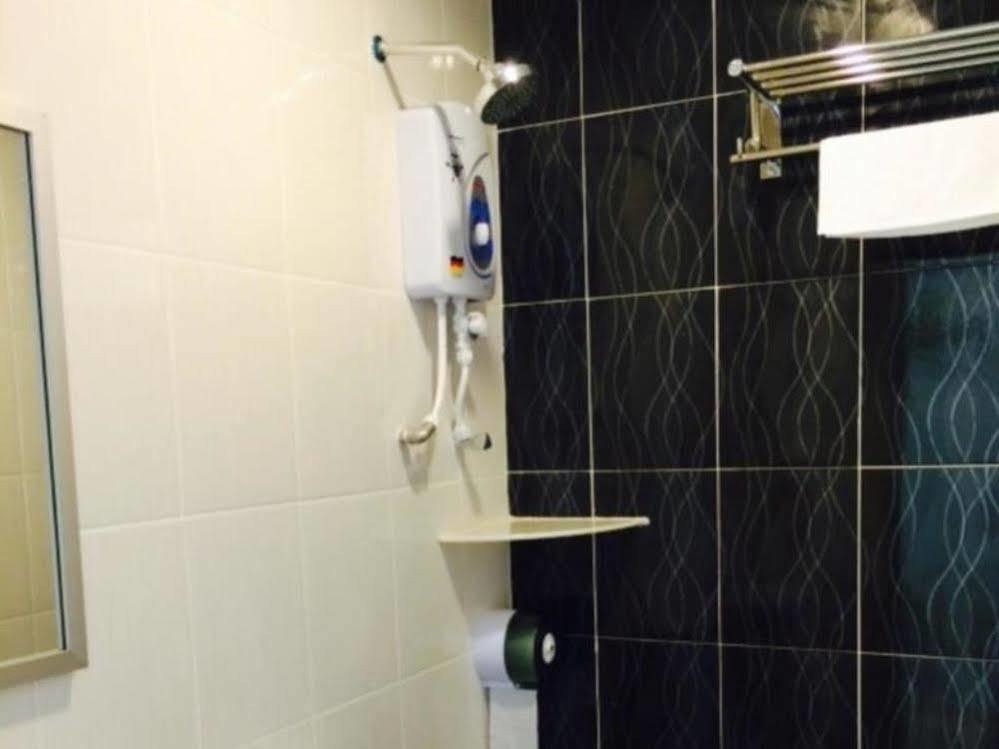 Oyo 89583 Grove Hotel 2*